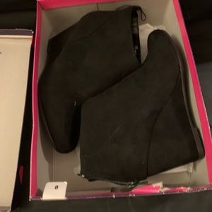 Women’s Fioni Missy boots size 8.